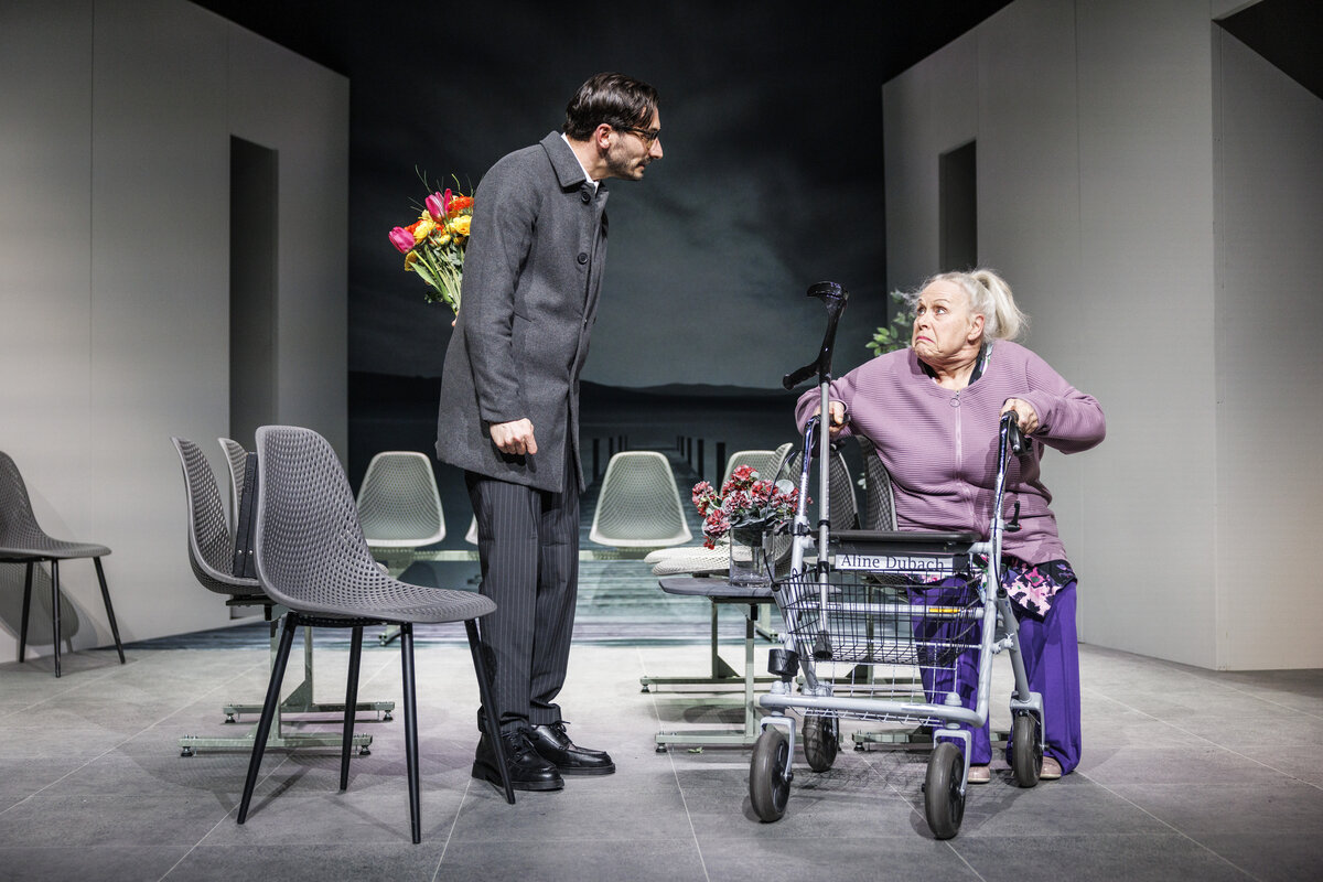 LANGENHTAL - 05FEB25 - THEATER EFFINGER Spielzeit 2024/2025 

Omatrick
von Charles Lewinsky

Uraufführung

Regie Reto Lang

Bühne Beni Küng

Kostüm Brigitte Wolf

Spielerinnen Marlise Fischer 
Fabian Guggisberg

Koproduktion mit dem Theater überLand
Kooperation mit dem Schweizerischen Literaturarchiv

Permiere Samstag 22. Februar - 21. März 2024

Langenthal, Mittwoch 5. Februar 2005.

© SEVERIN NOWACKI Fotograf BR Postfach CH-3001 Bern Switzerland +41 79 761 33 46 PC 30-455681-8 info@nowacki.ch www.nowacki.ch
